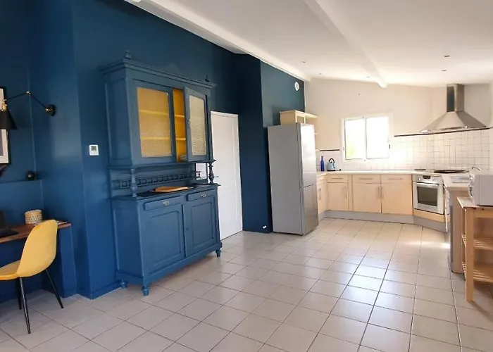 Lamothe Semesterbostad *