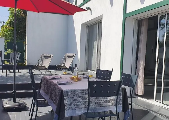 Lamothe Semesterbostad *